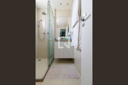 Apartamento à venda com 106m², 2 quartos e 2 vagas Apartamento à venda com 106m², 2 quartos e 2 vagasSuíte 1 - Banheiro