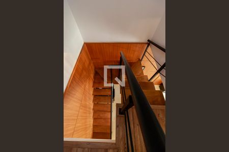 Apartamento à venda com 106m², 2 quartos e 2 vagasEscada