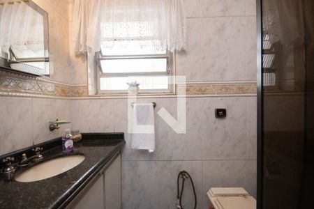 Casa à venda com 200m², 5 quartos e 3 vagas Casa à venda com 200m², 5 quartos e 3 vagasBanheiro