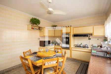 Casa à venda com 200m², 5 quartos e 3 vagas Casa à venda com 200m², 5 quartos e 3 vagasCozinha