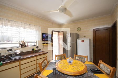 Casa à venda com 200m², 5 quartos e 3 vagas Casa à venda com 200m², 5 quartos e 3 vagasCozinha