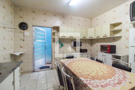 Cozinha de casa para alugar com 1 quarto, 150m² em Vila Carmosina, São Paulo