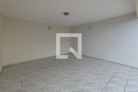 Casa à venda com 283m², 4 quartos e 2 vagasQuintal - Garagem