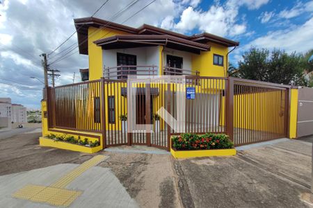 Casa à venda com 283m², 4 quartos e 2 vagasFachada