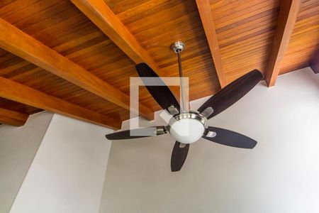 Casa de condomínio à venda com 380m², 3 quartos e 4 vagas Casa de condomínio à venda com 380m², 3 quartos e 4 vagasSala