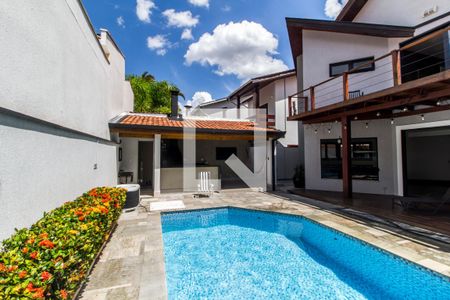 Casa de condomínio à venda com 380m², 3 quartos e 4 vagas Casa de condomínio à venda com 380m², 3 quartos e 4 vagasPiscina