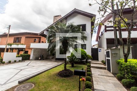 Casa de condomínio à venda com 380m², 3 quartos e 4 vagas Casa de condomínio à venda com 380m², 3 quartos e 4 vagasVista da Rua