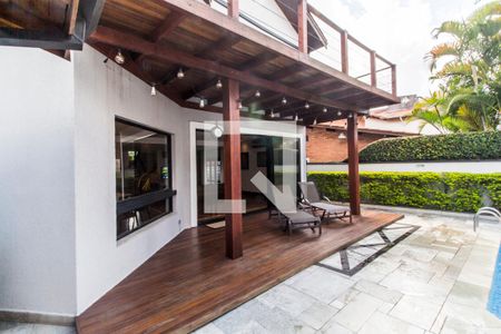 Casa de condomínio à venda com 380m², 3 quartos e 4 vagas Casa de condomínio à venda com 380m², 3 quartos e 4 vagasVaranda