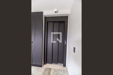 Casa de condomínio à venda com 380m², 3 quartos e 4 vagas Casa de condomínio à venda com 380m², 3 quartos e 4 vagasEntrada