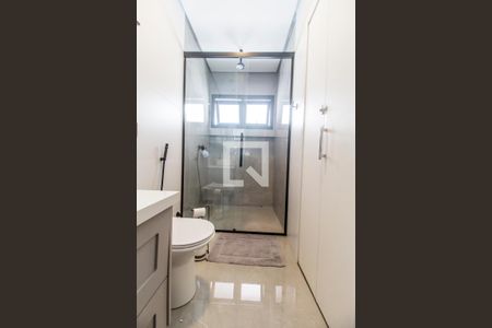 Casa de condomínio à venda com 380m², 3 quartos e 4 vagas Casa de condomínio à venda com 380m², 3 quartos e 4 vagasBanheiro da Suíte 1