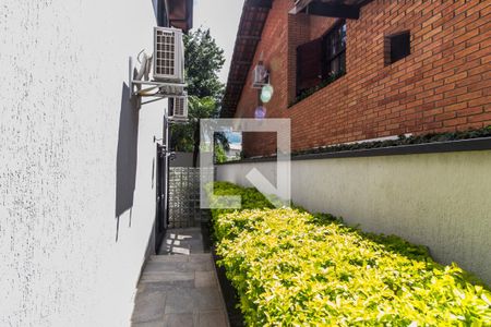 Casa de condomínio à venda com 380m², 3 quartos e 4 vagas Casa de condomínio à venda com 380m², 3 quartos e 4 vagasCorredor