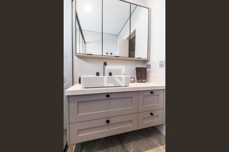 Casa de condomínio à venda com 380m², 3 quartos e 4 vagas Casa de condomínio à venda com 380m², 3 quartos e 4 vagasBanheiro da Suíte 3