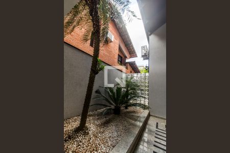 Casa de condomínio à venda com 380m², 3 quartos e 4 vagas Casa de condomínio à venda com 380m², 3 quartos e 4 vagasEntrada