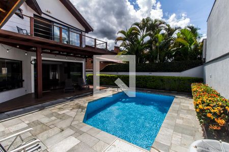 Casa de condomínio à venda com 380m², 3 quartos e 4 vagas Casa de condomínio à venda com 380m², 3 quartos e 4 vagasPiscina
