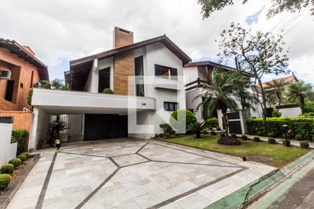Casa de condomínio à venda com 380m², 3 quartos e 4 vagas Casa de condomínio à venda com 380m², 3 quartos e 4 vagasGaragem