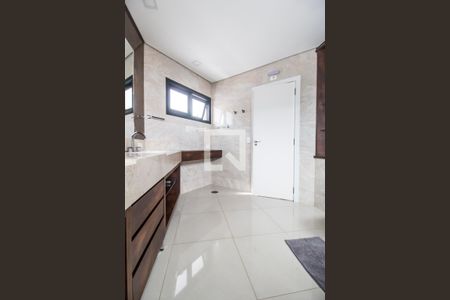 Casa de condomínio à venda com 380m², 3 quartos e 4 vagas Casa de condomínio à venda com 380m², 3 quartos e 4 vagasBanheiro da Suíte 1