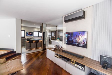 Casa de condomínio à venda com 380m², 3 quartos e 4 vagas Casa de condomínio à venda com 380m², 3 quartos e 4 vagasSala de TV