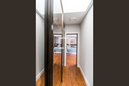 Casa de condomínio à venda com 380m², 3 quartos e 4 vagas Casa de condomínio à venda com 380m², 3 quartos e 4 vagasCloset da suíte 1