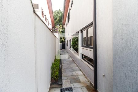 Casa de condomínio à venda com 380m², 3 quartos e 4 vagas Casa de condomínio à venda com 380m², 3 quartos e 4 vagasCorredor