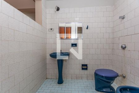 Casa para alugar com 656m², 3 quartos e 3 vagas Casa para alugar com 656m², 3 quartos e 3 vagasBanheiro da Suíte 1