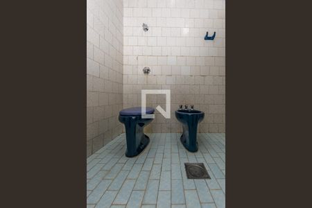 Casa para alugar com 656m², 3 quartos e 3 vagas Casa para alugar com 656m², 3 quartos e 3 vagasBanheiro da Suíte 1