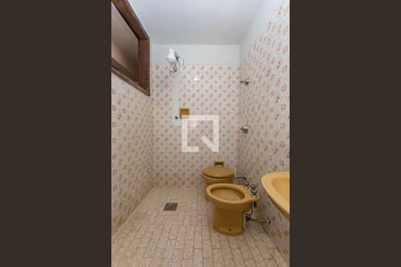 Casa para alugar com 656m², 3 quartos e 3 vagas Casa para alugar com 656m², 3 quartos e 3 vagasBanheiro da Suíte 2