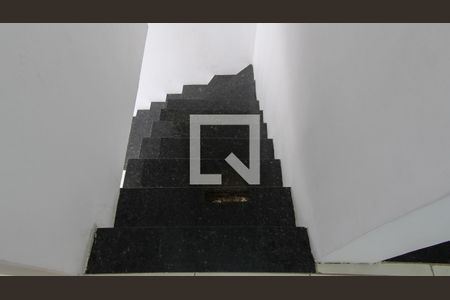 Casa à venda com 88m², 2 quartos e 1 vagaEscada