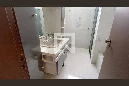 Apartamento à venda com 243m², 3 quartos e 2 vagasBanheiro Social