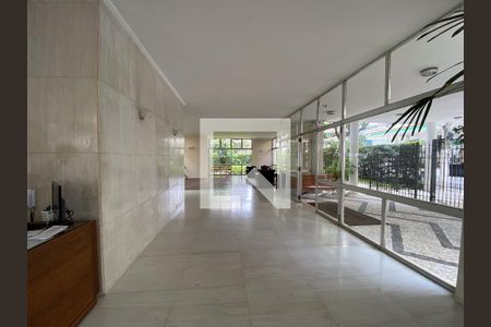 Apartamento à venda com 243m², 3 quartos e 2 vagasHall social