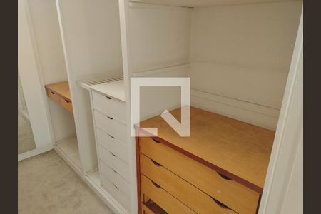 Apartamento à venda com 243m², 3 quartos e 2 vagasCloset do quarto 4