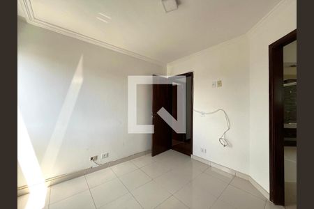 Apartamento à venda com 83m², 3 quartos e 1 vaga Apartamento à venda com 83m², 3 quartos e 1 vagaSuíte