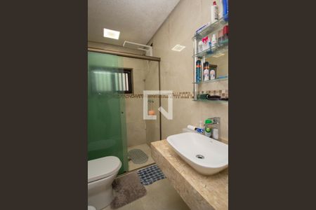 Casa à venda com 166m², 4 quartos e 2 vagasBanheiro 2