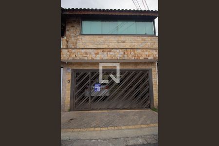 Casa à venda com 166m², 4 quartos e 2 vagasFachada - placa instalada