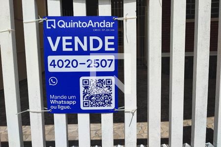 Casa à venda com 290m², 3 quartos e 4 vagas Casa à venda com 290m², 3 quartos e 4 vagasPLACA INSTALADA NA FACHADA