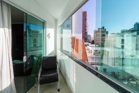 Varanda da sala de apartamento à venda com 4 quartos, 135m² em Ouro Preto, Belo Horizonte