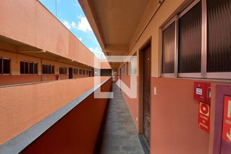 Apartamento para alugar com 76m², 2 quartos e 1 vaga Apartamento para alugar com 76m², 2 quartos e 1 vagaCorredor Interno do Bloco