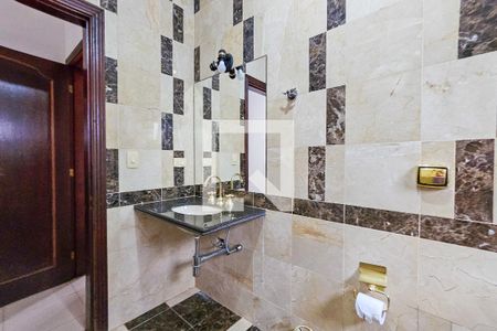 Casa de condomínio para alugar com 1000m², 7 quartos e 6 vagas Casa de condomínio para alugar com 1000m², 7 quartos e 6 vagasBanheiro da Suíte 2