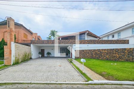 Casa de condomínio para alugar com 1000m², 7 quartos e 6 vagas Casa de condomínio para alugar com 1000m², 7 quartos e 6 vagasFachada