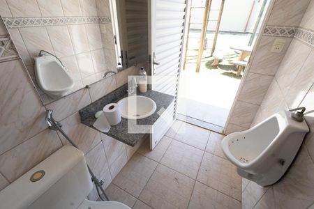 Casa à venda com 1000m², 4 quartos e 3 vagas Casa à venda com 1000m², 4 quartos e 3 vagasBanheiro de Serviço 2