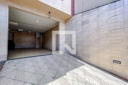 Casa à venda com 260m², 3 quartos e 8 vagasEntrada