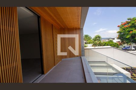 Casa de condomínio à venda com 350m², 4 quartos e 2 vagasVaranda da Suíte 2