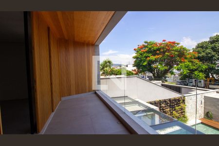 Casa de condomínio à venda com 350m², 4 quartos e 2 vagasVaranda da Suíte 2