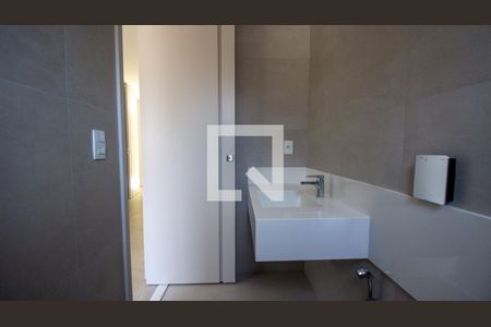 Casa de condomínio à venda com 350m², 4 quartos e 2 vagasBanheiro da Suíte 4