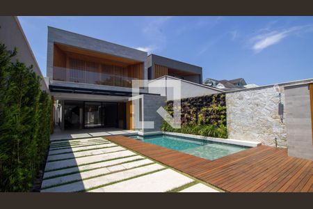 Casa de condomínio à venda com 350m², 4 quartos e 2 vagasQuintal