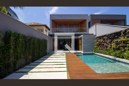 Casa de condomínio à venda com 350m², 4 quartos e 2 vagasQuintal