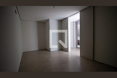 Casa de condomínio à venda com 350m², 4 quartos e 2 vagasCloset da Suíte 2
