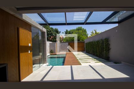 Casa de condomínio à venda com 350m², 4 quartos e 2 vagasQuintal