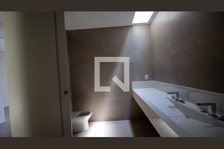 Casa de condomínio à venda com 350m², 4 quartos e 2 vagasBanheiro da Suíte 2