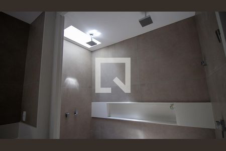 Casa de condomínio à venda com 350m², 4 quartos e 2 vagasBanheiro da Suíte 2