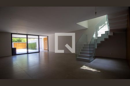 Sala de casa de condomínio à venda com 4 quartos, 350m² em Barra da Tijuca, Rio de Janeiro